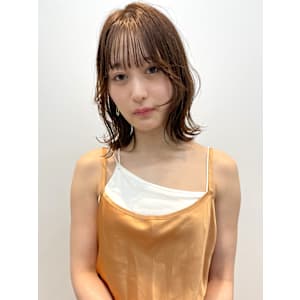 外ハネボブ　切りっぱなしボブ　顔周りレイヤー　ベージュ　艶感