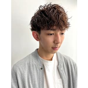 ツーブロック　抜け感　ベージュ　マッシュ　ツイスパ　モテ髪