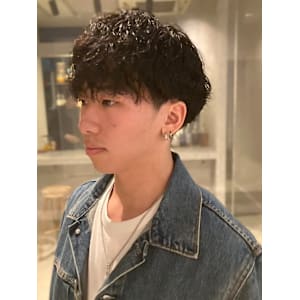 マッシュ　ツーブロック　ダークアッシュ　ツイスパ　清潔感