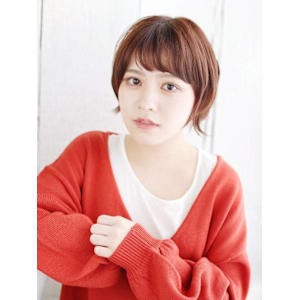 ツヤ感カラーのニュアンスカールショート