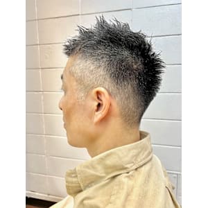 ３０代４０代５０代白髪に似合う大人メンズ刈り上げショート