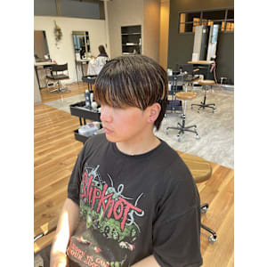 ナチュラルハイライトヘア