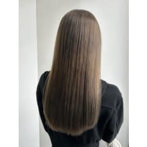 髪質改善トリートメントで艶髪ロングヘア