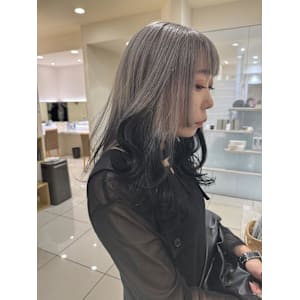 ☆ブリーチカラー　シルバー　ブラックグラデーション