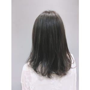 オリーブグレージュ