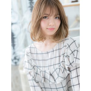 外国人風フレンチガーリー小顔ミディアムボブ　シルキーベージュ