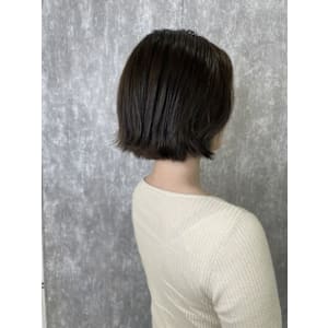 切りっぱなしボブ　外ハネ