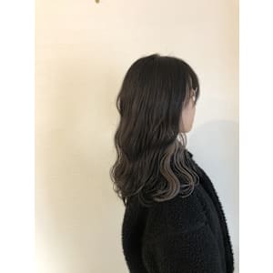 インナーカラー　グレージュ