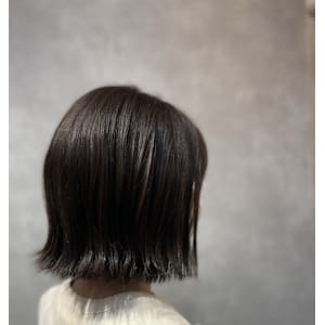 切りっぱなしボブ　外ハネ