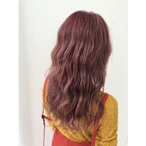 ピンクベージュ　コテ巻き