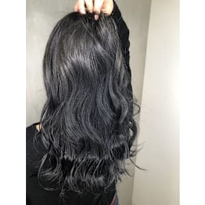 ミディアム　スタイル　巻髪レイヤー　グレー