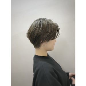 アッシュ　ショートボブ