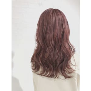 ピンクベージュ　コテ巻き