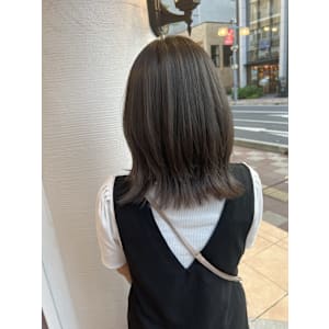 ミディアム　スタイル　グレージュ