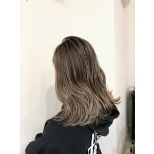 グラデーションカラー　グレージュ