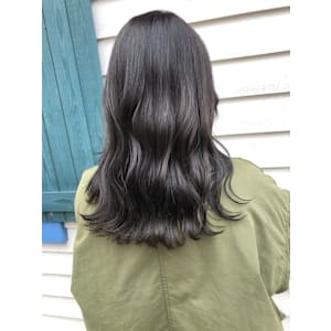 ミディアム　スタイル　巻髪レイヤー　グレー
