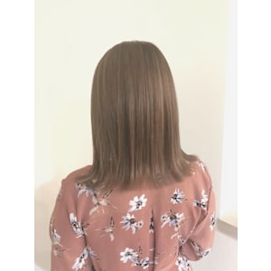 透明感　ミディアム　スタイル