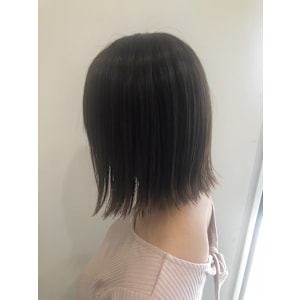 切りっぱなしボブ　