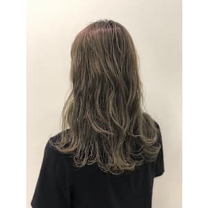 グレージュ　コテ巻き