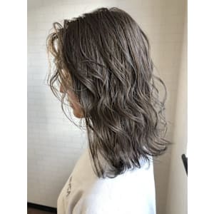 アッシュ　コテ巻きミディ