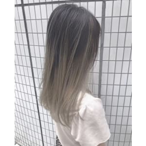 グラデーションカラー　グレージュ