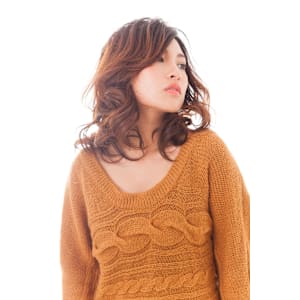 抜け感がある、コケティッシュミディアムスタイルです♪