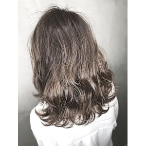 明るめグレージュ