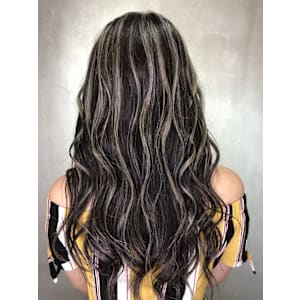 カット：ロングレイヤー カラー：ハイライトベージュ