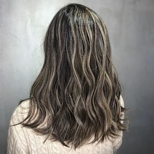 白髪ぼかしハイライト - Lusso chiaro　西池袋店【ルッソチアロ　ニシイケブクロテン】掲載中
