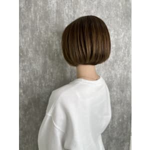 ベージュ　ボブ