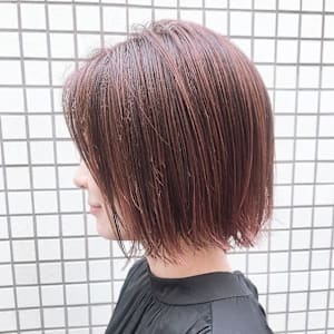 ピンクベージュ　ボブ外ハネ