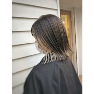 インナーカラー　グレージュ