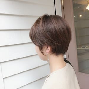 耳掛け　ショートボブ