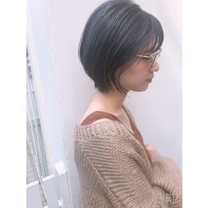 ショートボブ　グレー