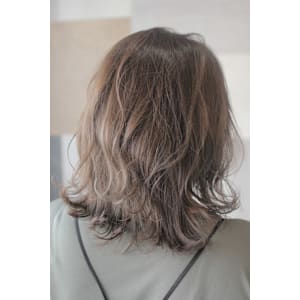 グラデーションカラー　グレージュ