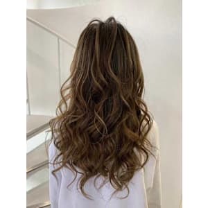 ミディアム　スタイル　巻髪レイヤー