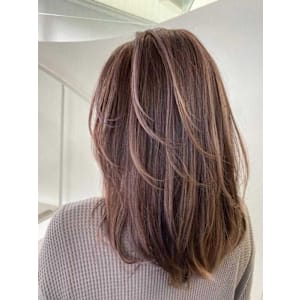 ピンクベージュ　ミディアム