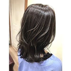 ミディアム　スタイル　外ハネ