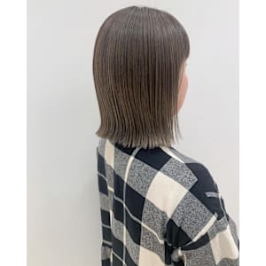 ハイライトカラー/グレーカラー/ボブスタイル