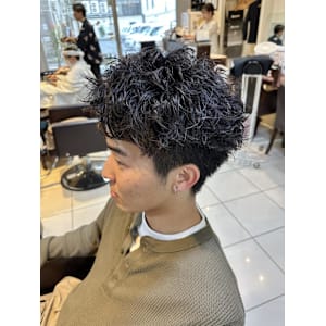 スパイキーショートパーマ