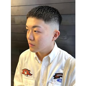 スキンフェード　イージーパーマ　クロップ　バーバー