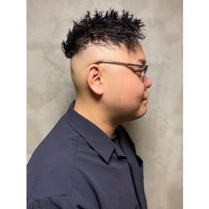 ツイストーマ　クロップ　モヒカン　スキンフェード