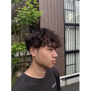 緩め波巻きパーマ/山本凌也