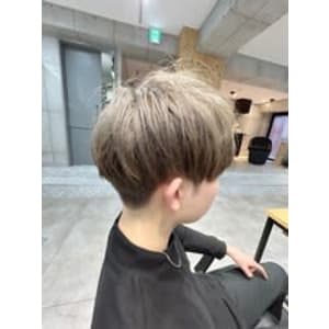 ブリーチ1回、メンズシルバーカラー【担当　江口健太】 - newi 池袋【ネウィ イケブクロ】掲載中