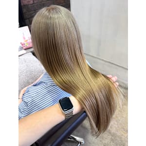 シルキーベージュ　ハイトーンロング 縮毛矯正 髪質改善カラー