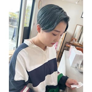 ハンサムショートグリーンブリーチハイライトダブルカラー