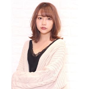 切りっぱなし　ミディアムボブ　くびれヘアで大人めに、、