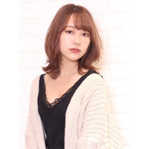 くびれひし形ボブ　ベージュカラー