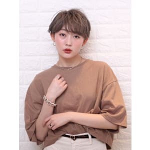 刈上げ女子　ショートレイヤーカット