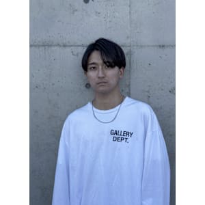 前下がりツーブロックマッシュ　